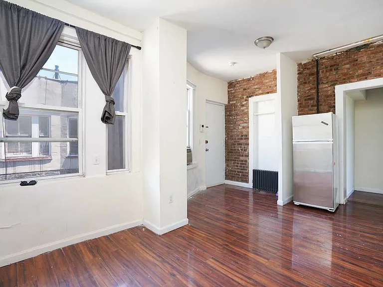 522 E 11th St #23 — Photo 2