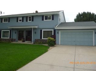9129 W Allerton Ave, Greenfield, WI 53228