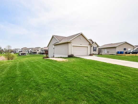 3rd image of 378 Creekside Dr