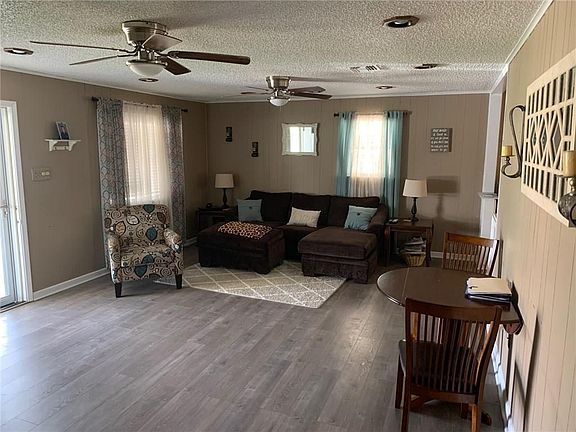 3rd image of 1322 East Dr