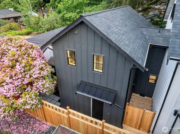 11548 22nd Avenue NE #B, Seattle, WA 98125