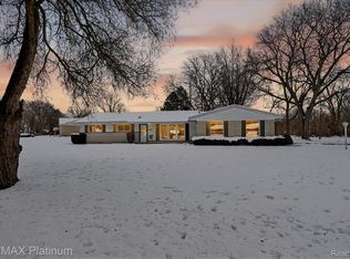 23660 Maude Lea Cir, Novi, MI 48375