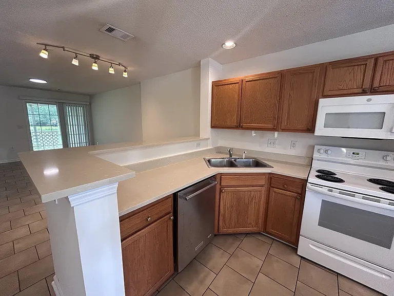 957 Pendant Cir — Photo 5