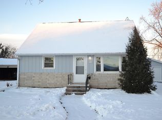 1322 W 5th Ave, Oshkosh, WI 54902
