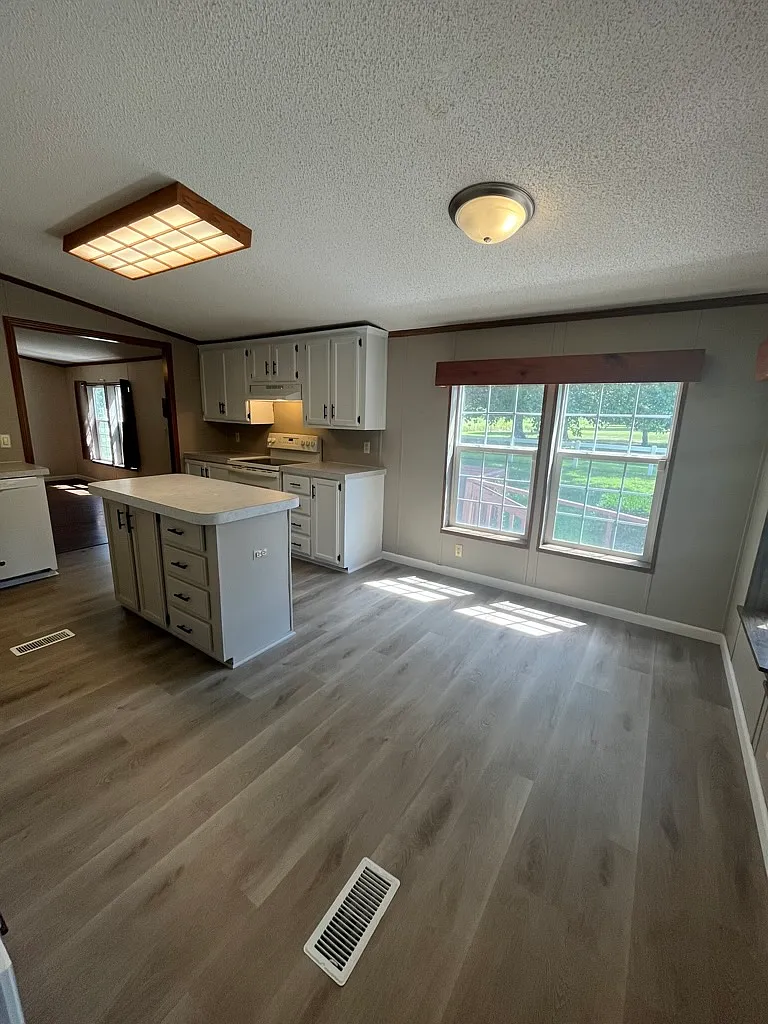 3 bed, $1,500 — Photo 2