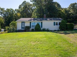 11 Faulkner Dr, Quaker Hill, CT 06375