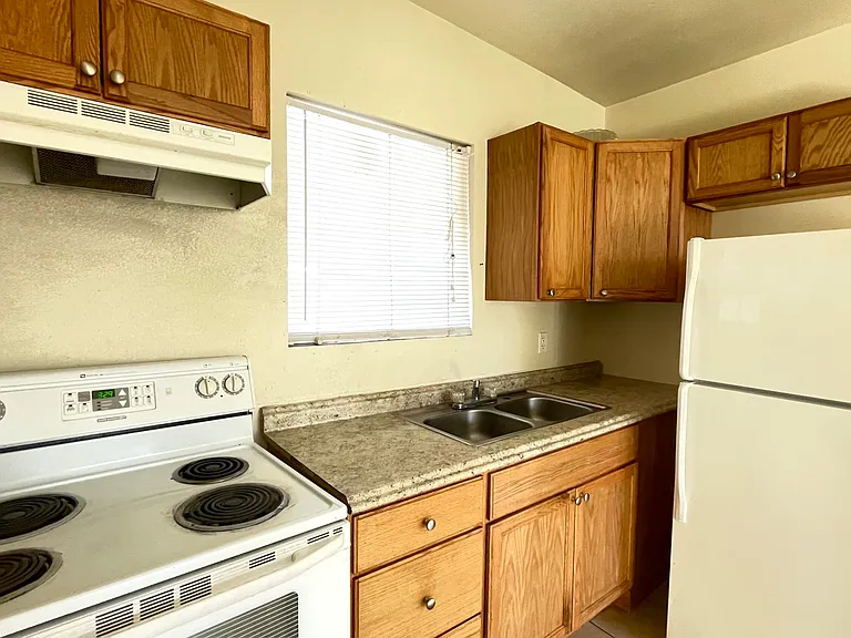 136 Keeney Dr #C — Photo 3