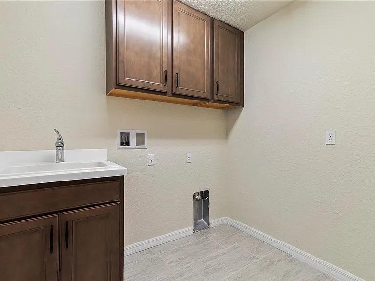 640 SE Monet Dr — Photo 25