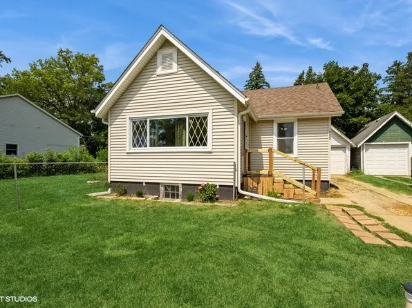 7432 South Dr, Wonder Lake, IL 60097