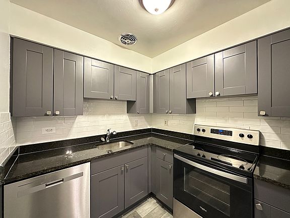 3rd image of 3825 N Pine Grove Ave APT 105