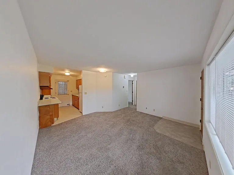 555 W 8th Ave — Photo 2