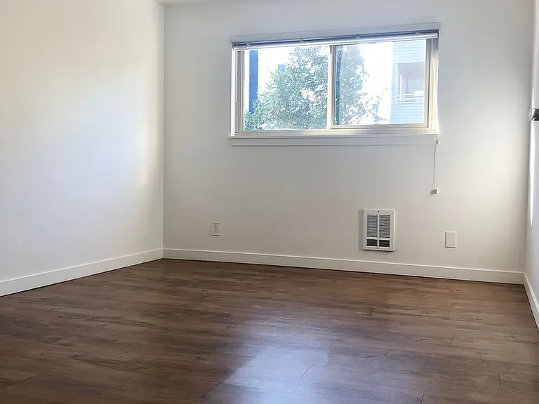 North Towne Manor — Photo 18