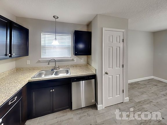 4th image of 77089 Crosscut Way