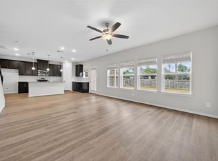 810 Spruce Pine Dr, Willis, TX 77318