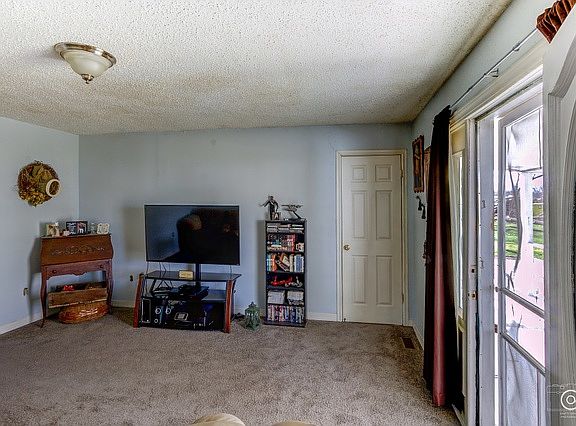 3rd image of 602 W South St