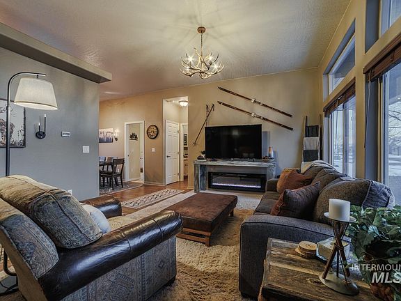 3rd image of 58 Charters Dr