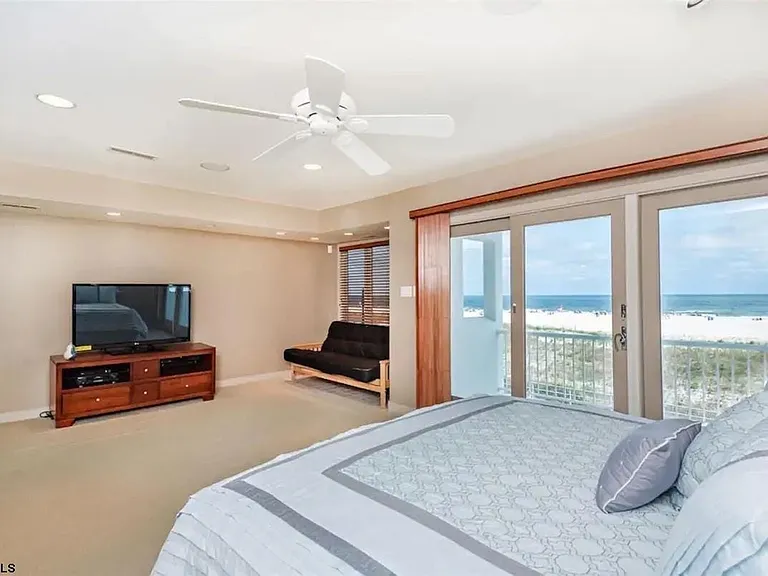 4501 Boardwalk #B — Photo 5
