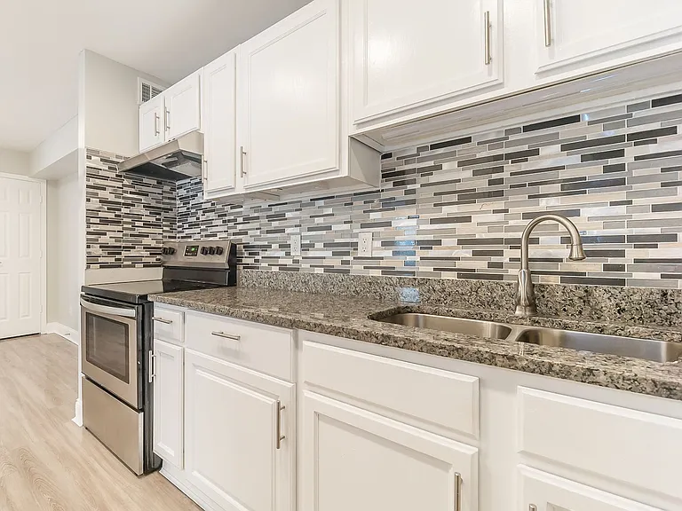 Crystal Heights Apartments — Photo 30