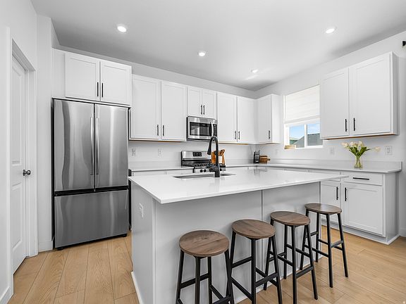 4th image of 1752 E Warbler Dr
