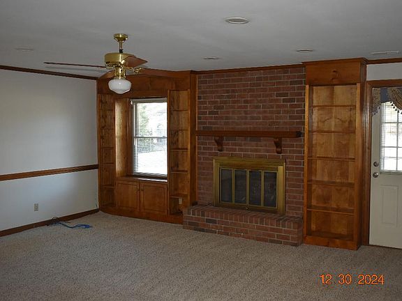 3rd image of 203 Gloria St