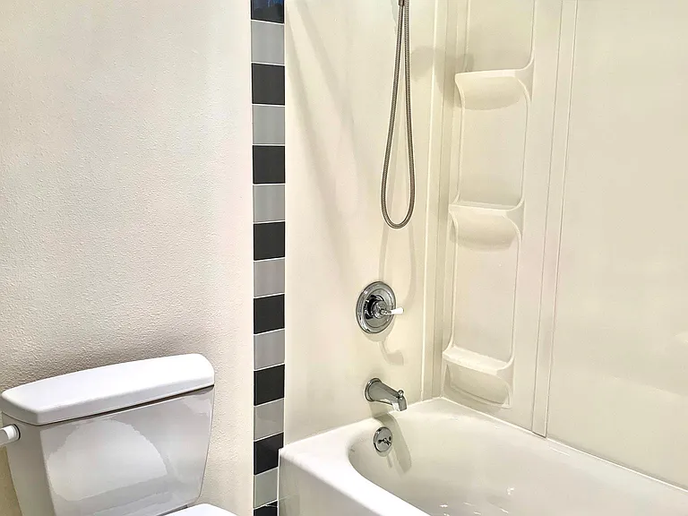 1718 Alki Ave SW #100 — Photo 11