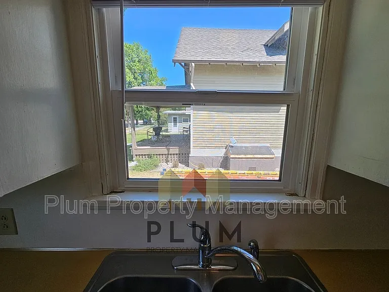 407 S 5th St E — Photo 20