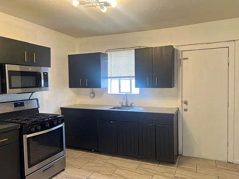4 beds 1 bath Home Available Now in Westwood! — Photo 3