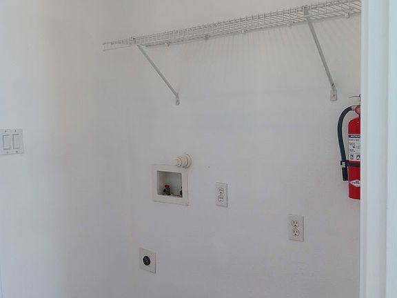 5th image of 8312 Santa Clarita St NE
