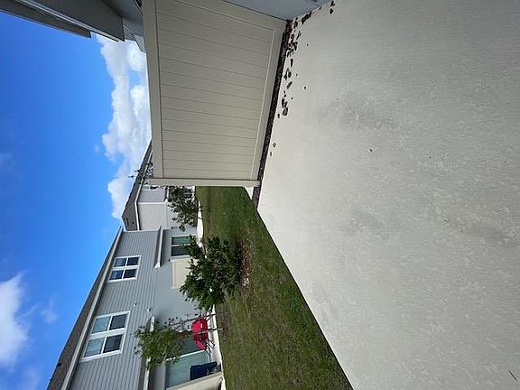 3rd image of 2922 Canary Ave