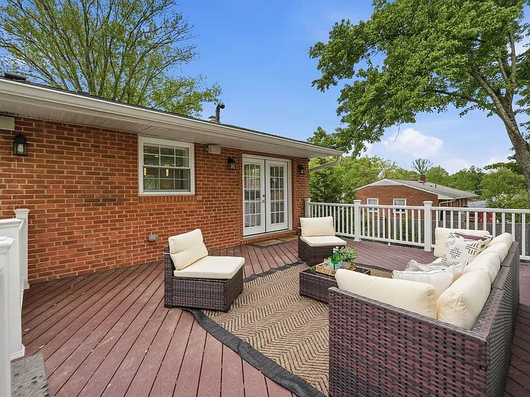 7504 Dolce Dr — Photo 40
