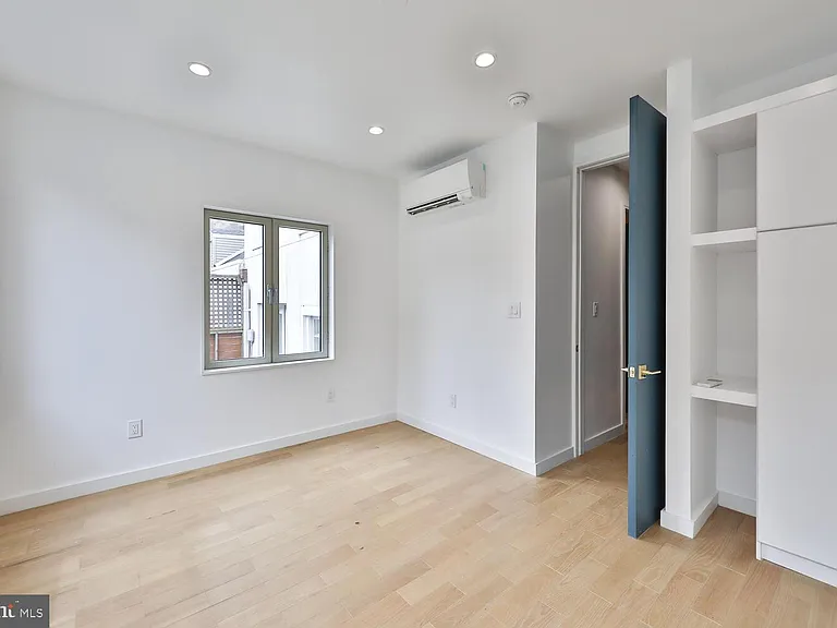 725 S 6th St — Photo 14