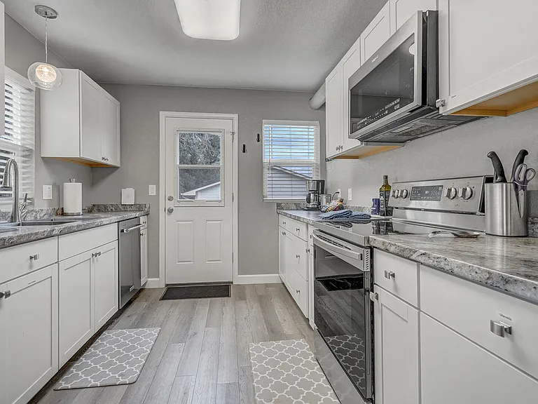 1313 Cooper Ave — Photo 2