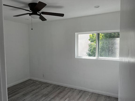 5th image of 542 W Glenoaks Blvd