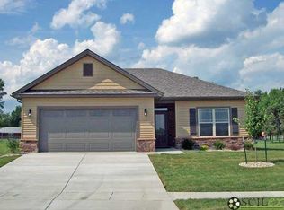 1862 Conifer Ct, Columbus, IN 47201