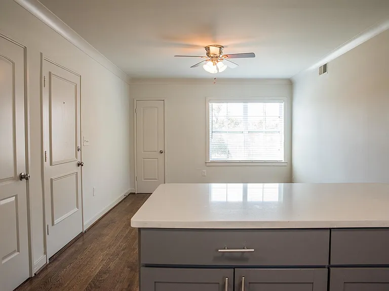 Parkview Apartments — Photo 13