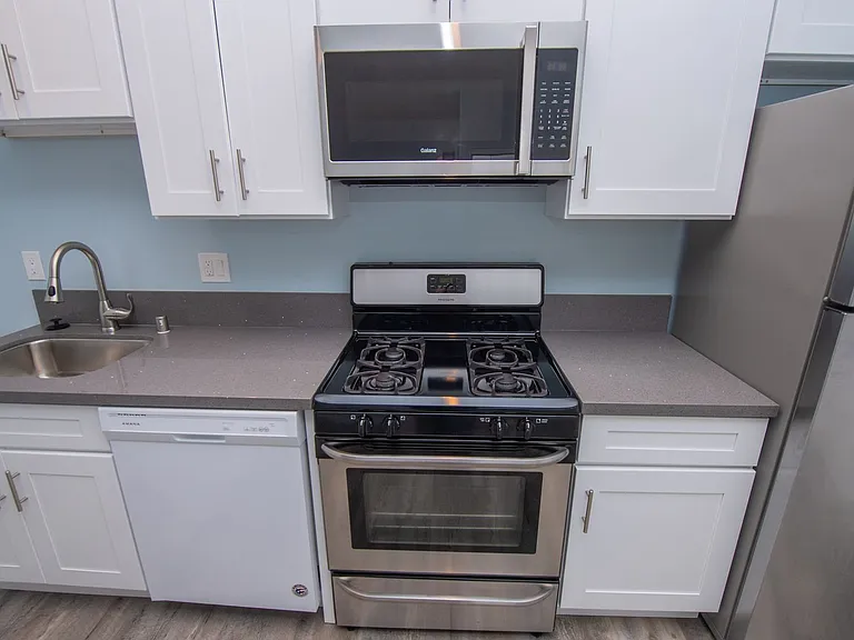 4134 Narragansett Ave — Photo 3