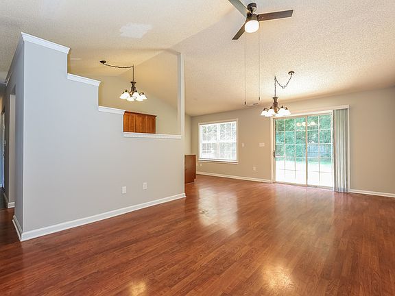 2nd image of 20 Black Oak Ct