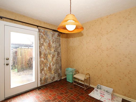 4th image of 3488 Sunbury Ln