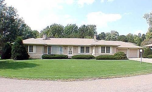 1st image of 912 S 89th St