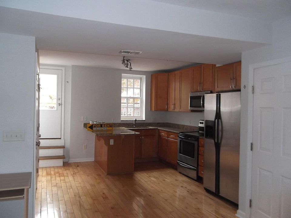 2nd image of 1035 S Charles St #2