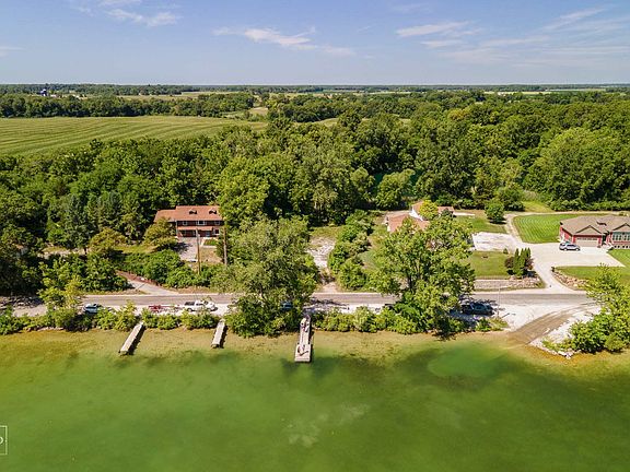 5th image of 375 W Shore Dr