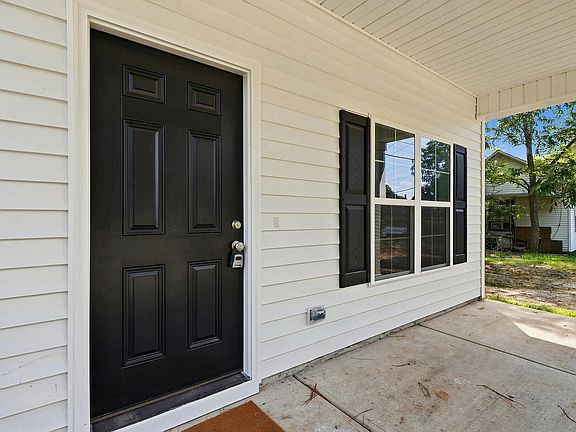 4th image of 219 Alexander Ave