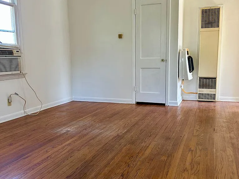 819 1/2 Boulevard St — Photo 2