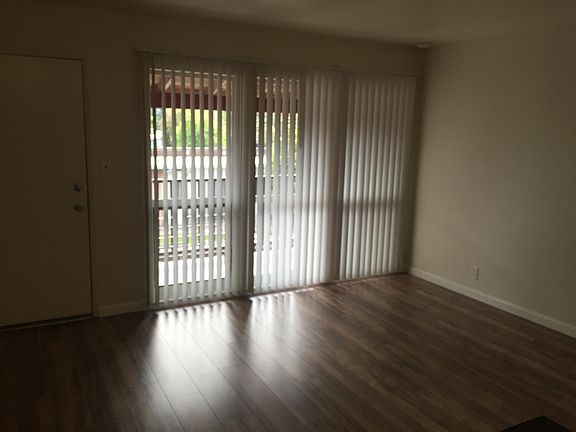 2nd image of 616 Morse Ave APT 35