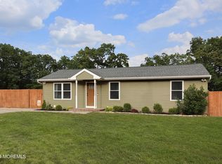 18 Western Dr, Howell, NJ