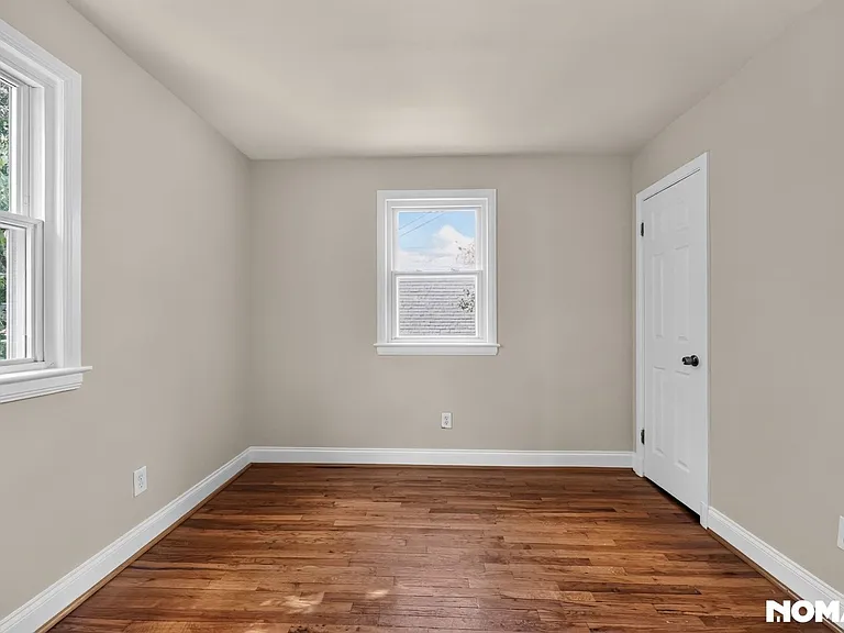8507 Potomac Ave — Photo 24