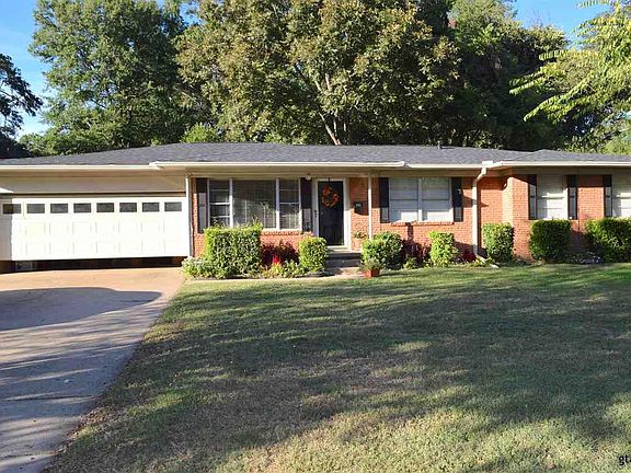3rd image of 1500 Pettit Dr