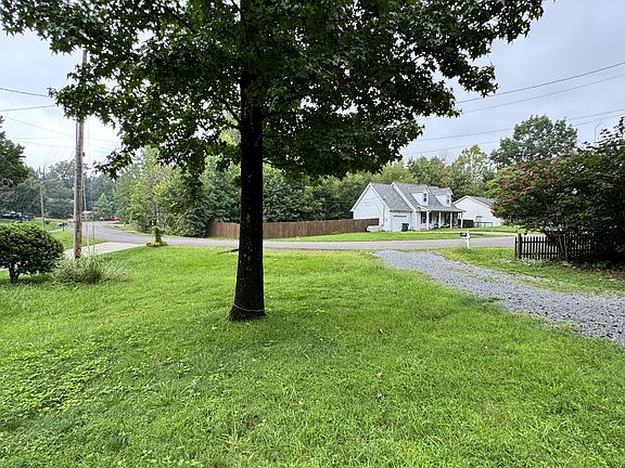 4th image of 127 Silver Leaf Cir