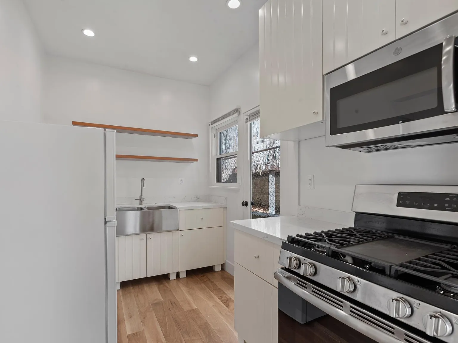 800 Lucile Ave — Photo 4