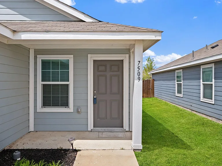 7509 Gray Wolf Ln — Photo 2